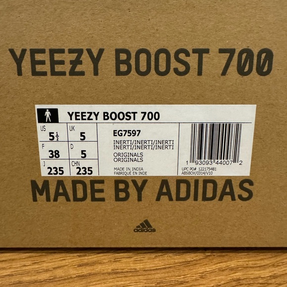 Adidas Yeezy Boost 700 - Picture 9 of 9